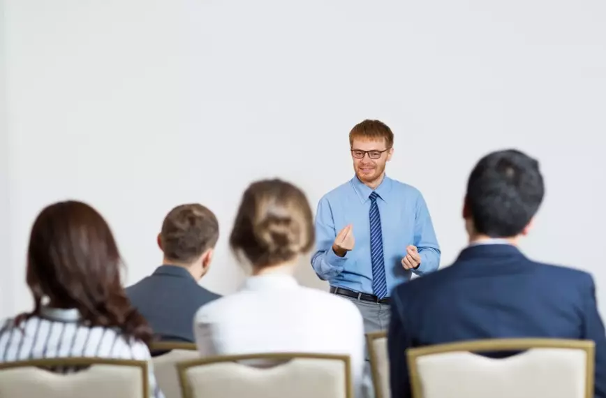 Pantun selamat datang freepik.com