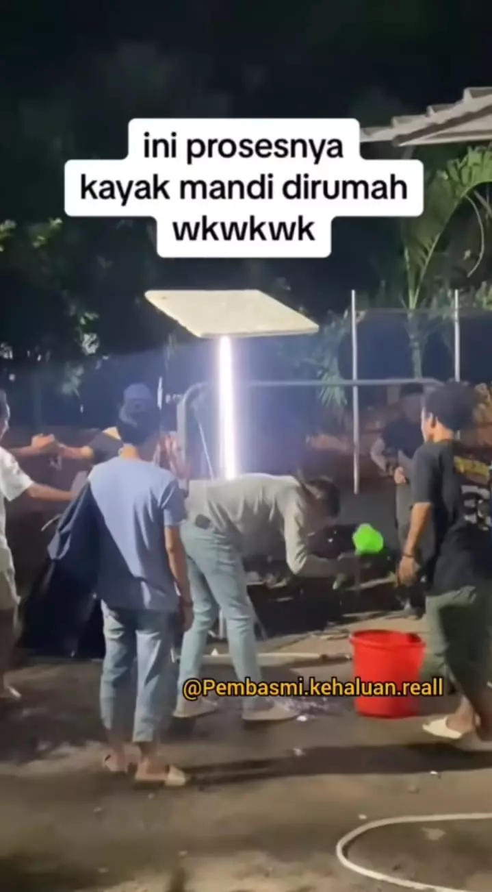 adegan hujan dalam syuting sinetron © Instagram