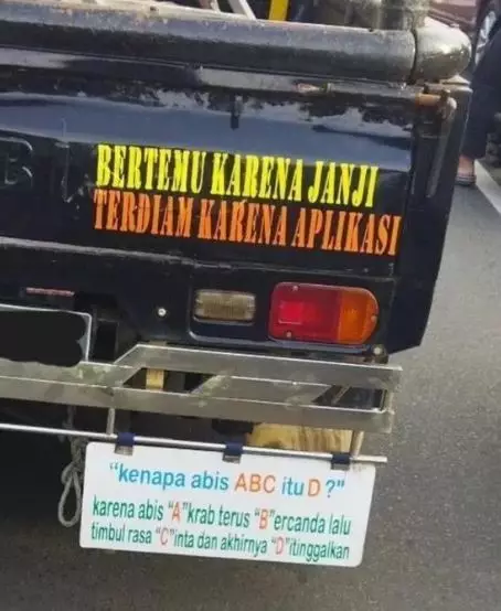 Tulisan kocak di mobil pick up Berbagai sumber