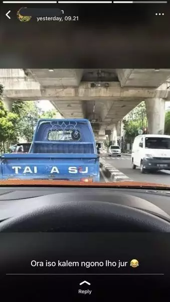 Tulisan kocak di mobil pick up Berbagai sumber