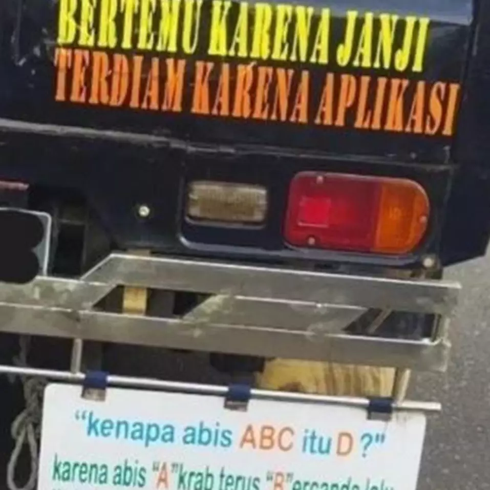 11 Tulisan kocak di mobil pick-up ini bacanya bikin bingung, harus dilihat dua kali