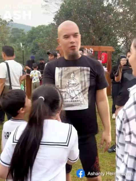 warganet dibuat salfok dengan al el dul © facebook