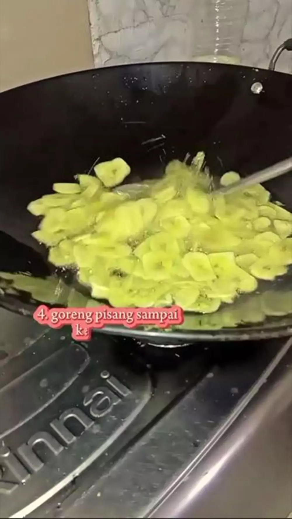 Kelakuan kocak emak-emak bikin konten TikTok Kelakuan kocak emak-emak bikin konten TikTok