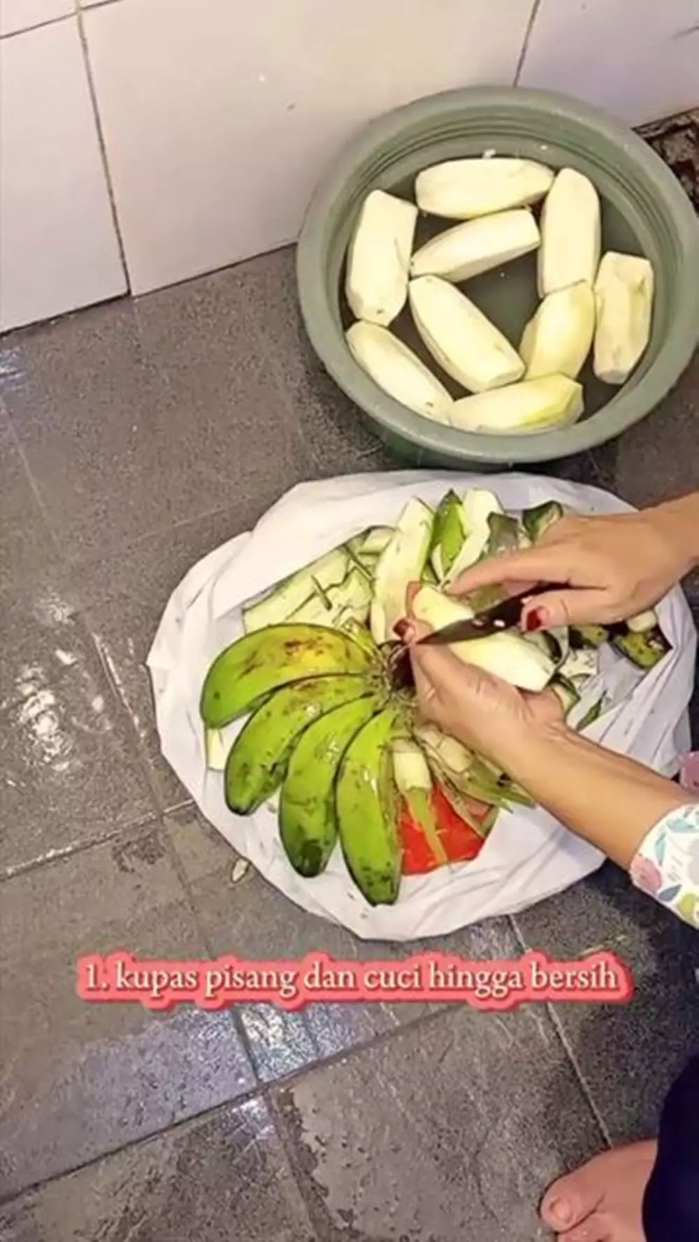 Kelakuan kocak emak-emak bikin konten TikTok Kelakuan kocak emak-emak bikin konten TikTok