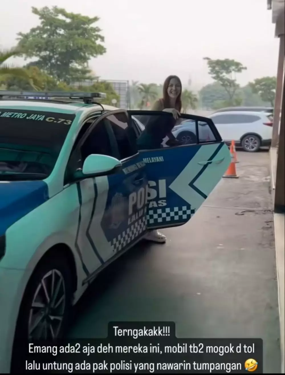 nia ramadhani dibawa mobil polisi © TikTok nia ramadhani dibawa mobil polisi © TikTok