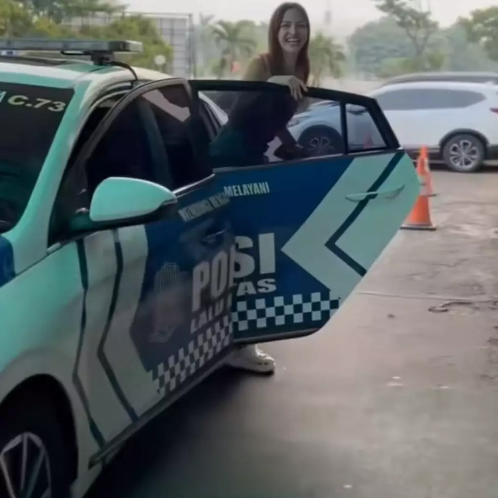 Heboh Nia Ramadhani dan Ardie Bakrie diangkut pakai mobil polisi di jalan tol, begini kronologinya