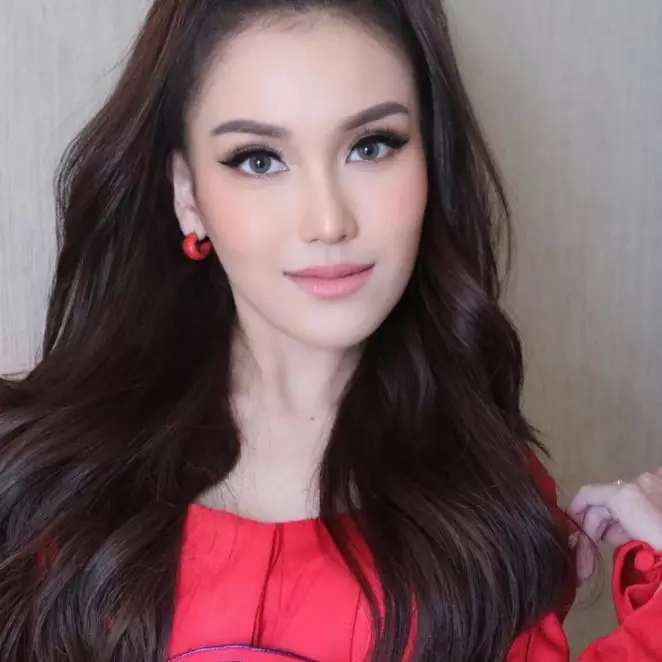 Dikenal sosok friendly tapi jarang main dengan circle artis, ternyata begini alasan Ayu Ting Ting