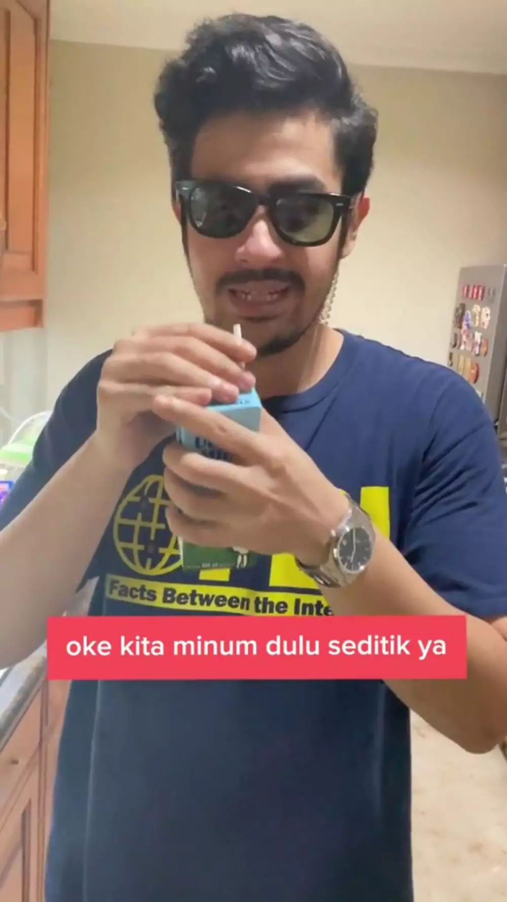 Life hack nyeleneh pria minum kopi susu TikTok Life hack nyeleneh pria minum kopi susu TikTok