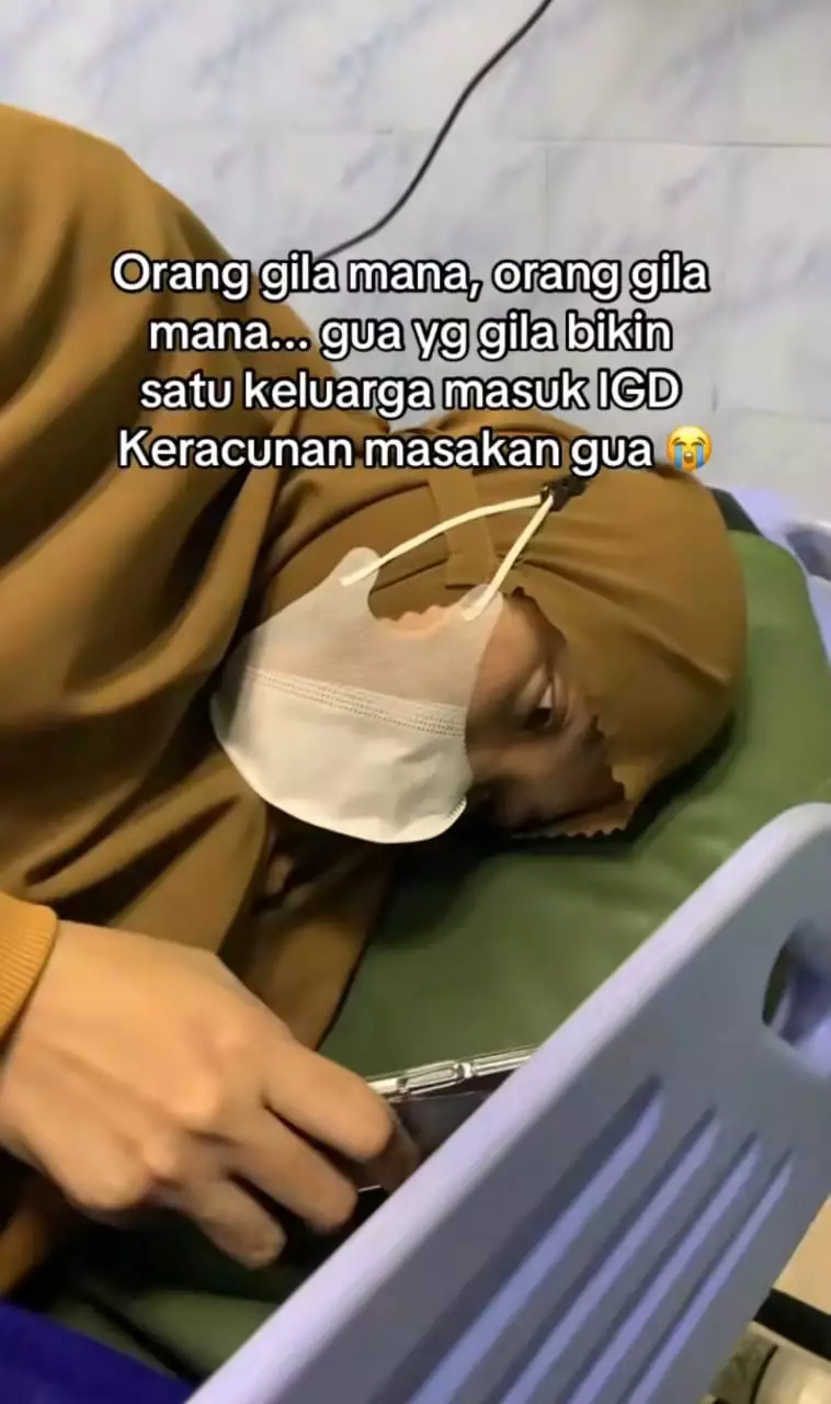 satu keluarga masuk IGD © TikTok