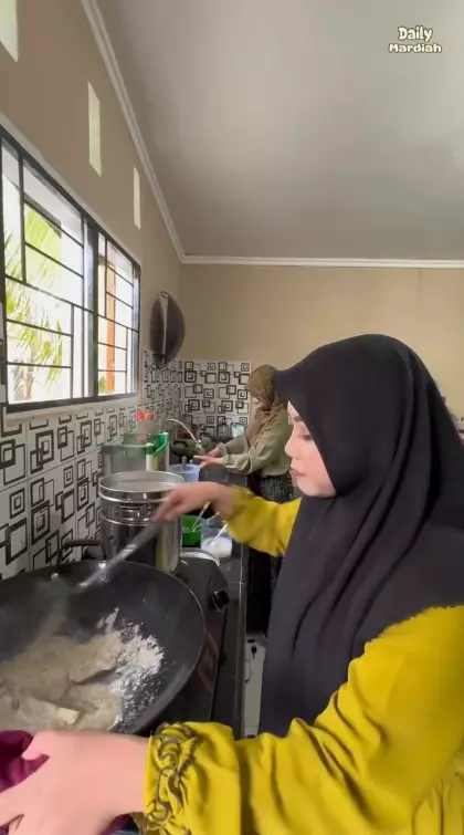 dapur keluarga Manurung sederhana © Instagram