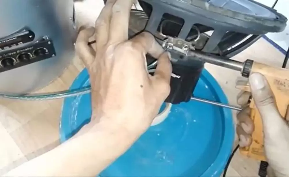 Lifehack nyeleneh ubah ember bekas jadi speaker YouTube