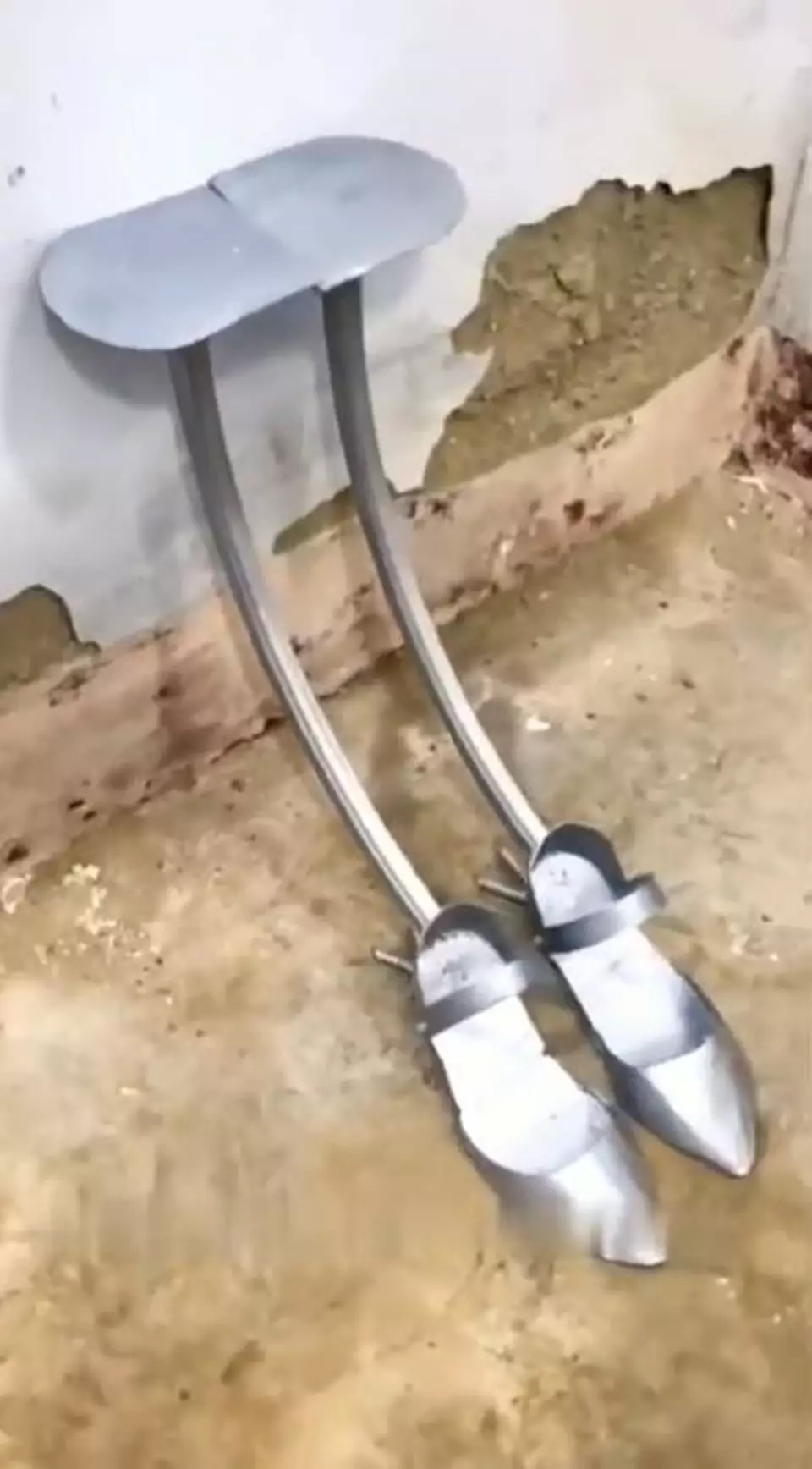 Lifehack nyeleneh sepatu ada tempat duduk TikTok