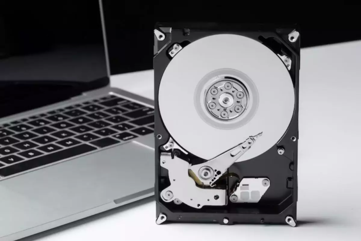 Cara memformat Hard Drive internal baru atau Solid State Drive