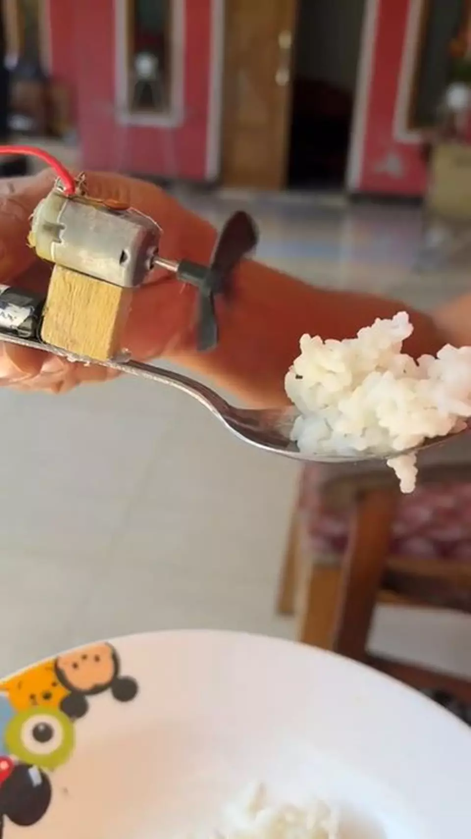 lifehack nyeleneh sendok pendingin nasi TikTok