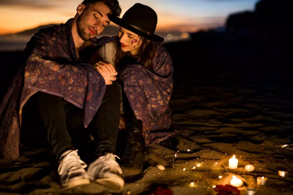 Pantun gombal 4 baris selamat malam © 2024 freepik.com Pantun gombal 4 baris selamat malam © 2024 freepik.com