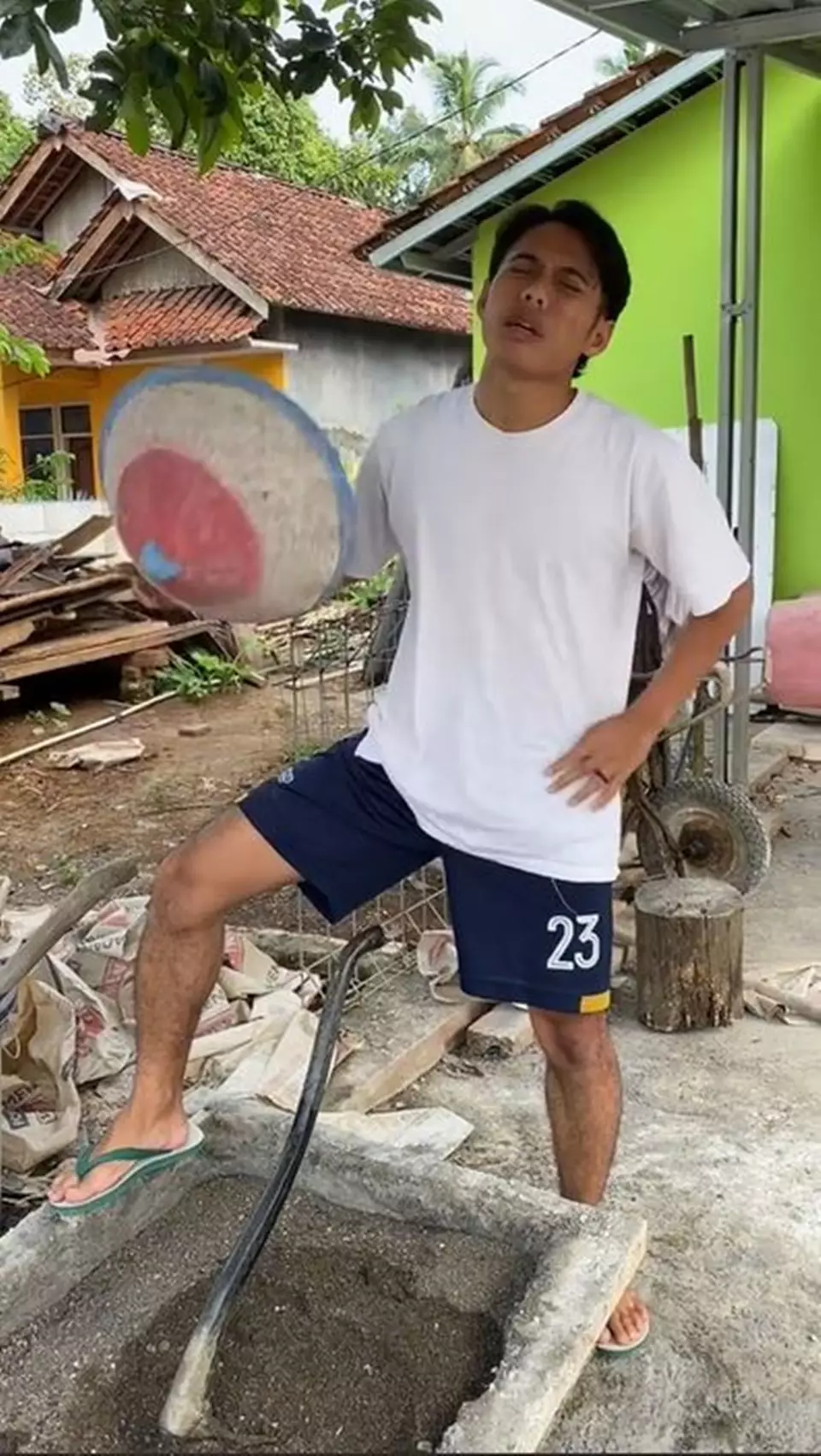 Lifehack nyeleneh kuli bangunan alat penghilang gerah TikTok Lifehack nyeleneh kuli bangunan alat penghilang gerah TikTok