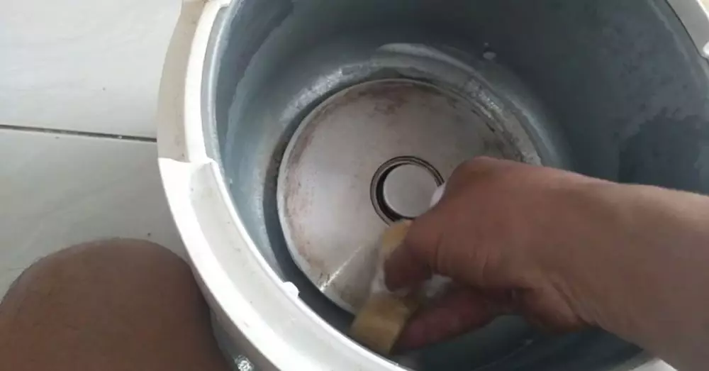 Instead of rubbing it with citrus, this is a trick for cleaning