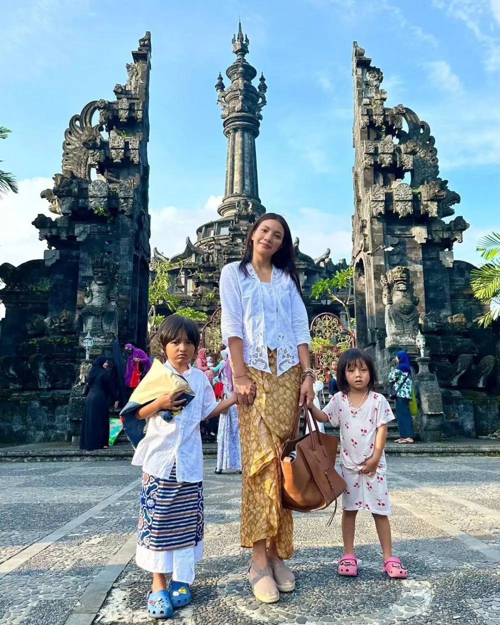 Seleb ini tak gengsi pakai BPJS Kesehatan © 2024 Instagram Seleb ini tak gengsi pakai BPJS Kesehatan © 2024 Instagram