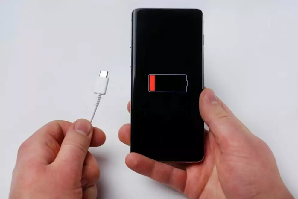 5 Penyebab iPhone tidak mengisi daya saat di-charge, nomor 4 paling sering dilakukan pengguna