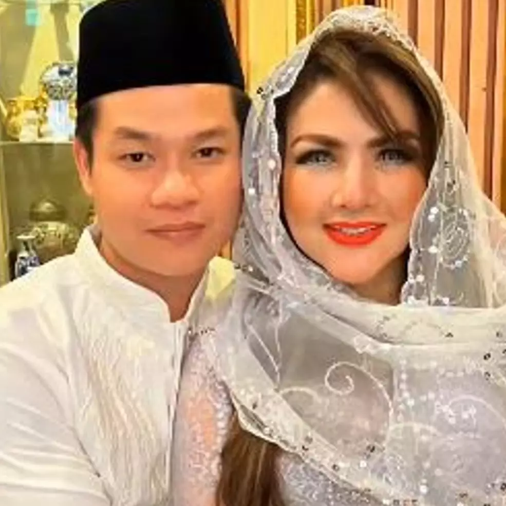 Balikan dengan mantan suami, ini 9 momen akad nikah Barbie Kumalasari dan Tri Mulyo Bagus Saputra