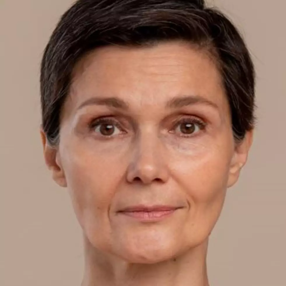 Tanpa masker kolagen, TikToker ini unggah trik kencangkan garis halus di wajah pakai 3 bahan alami