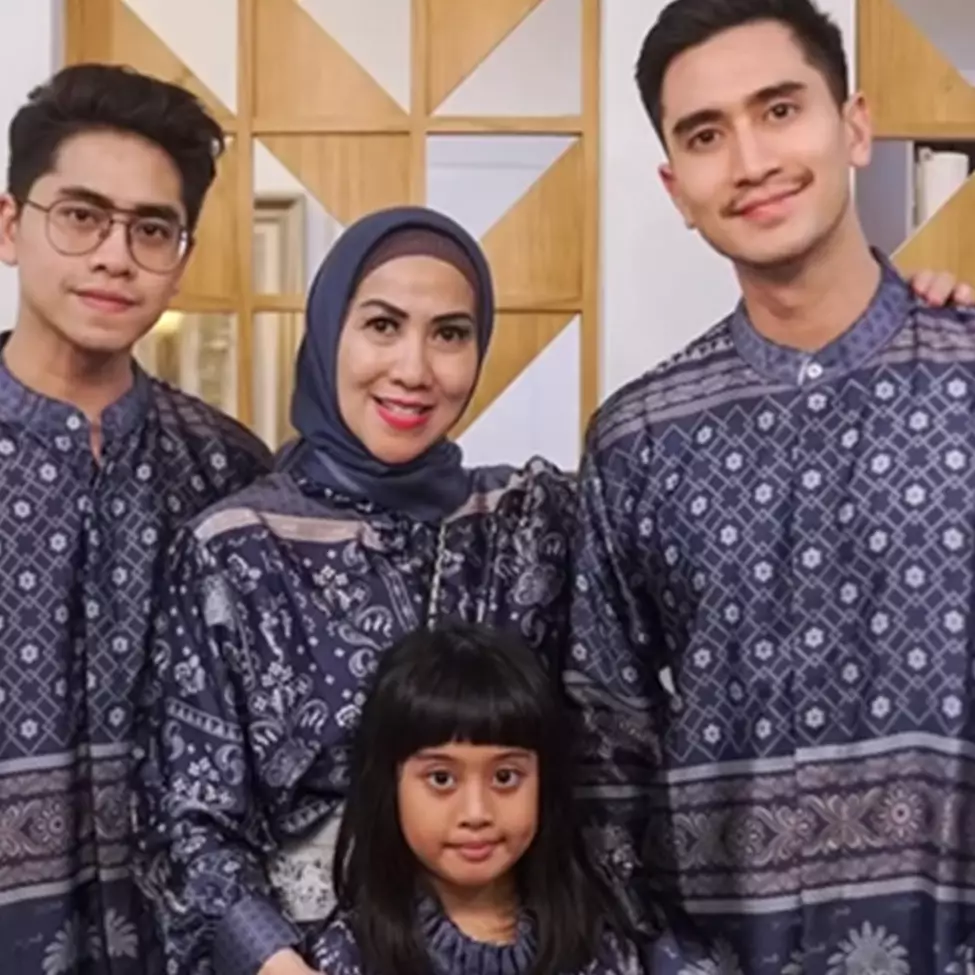 Biaya renovasi ditaksir Rp 20 M, 11 potret rumah Venna Melinda ini buka pintu langsung kolam renang