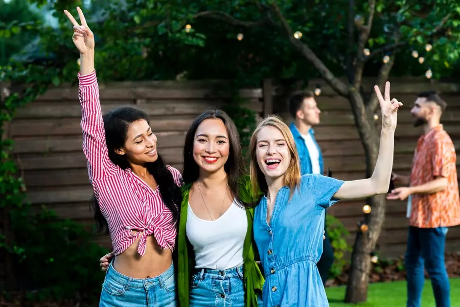 Pantun lucu buat teman tertawa freepik.com Pantun lucu buat teman tertawa freepik.com