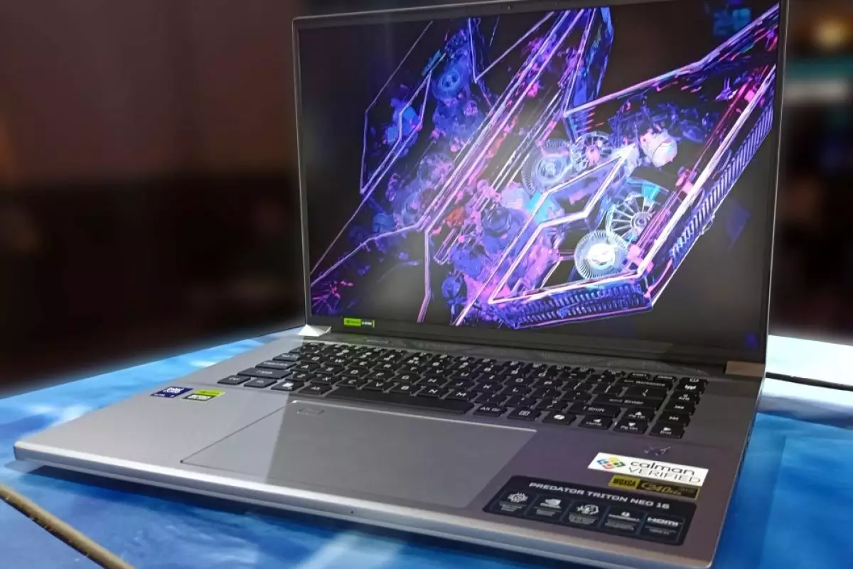 Cara mengubah kecepatan refresh layar PC Windows, main game jadi makin lancar dan anti kedip