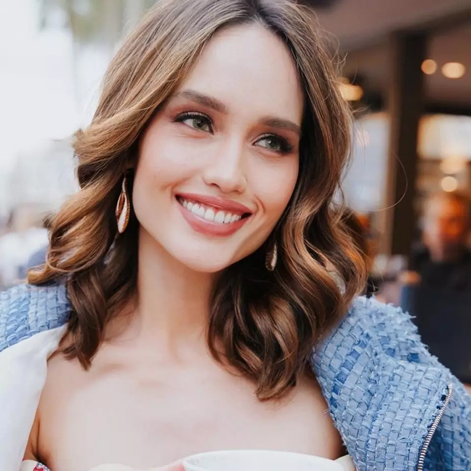 Kisah 5 seleb dapat perilaku kurang baik di awal karier, Aurelie Moeremans ngaku disemprot obat nyamuk