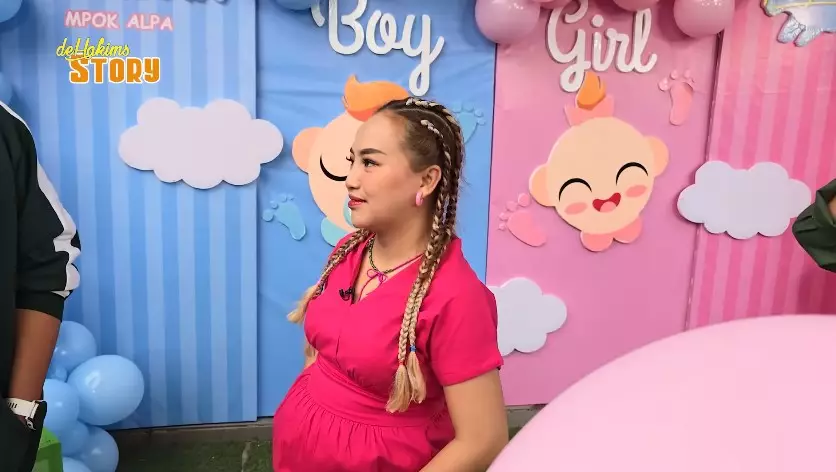 Mpok Alpa gelar gender reveal © YouTube