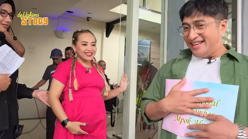 Mpok Alpa gelar gender reveal © YouTube