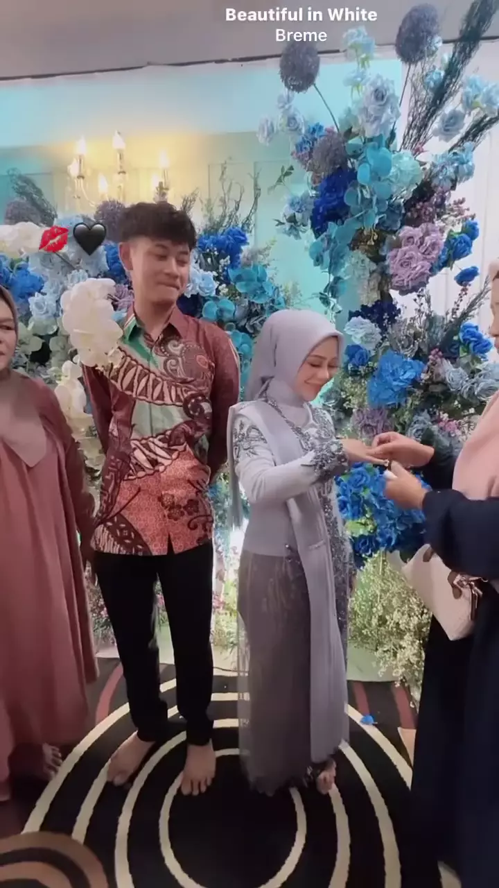 cimoy montok lamaran  © 2024 Instagram