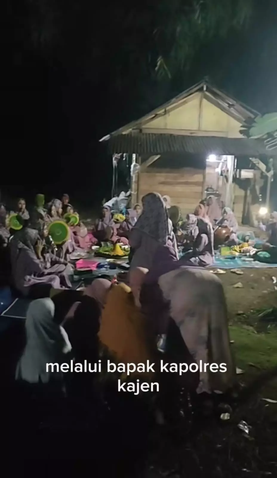 rumah mak sombret di renovasi © TikTok