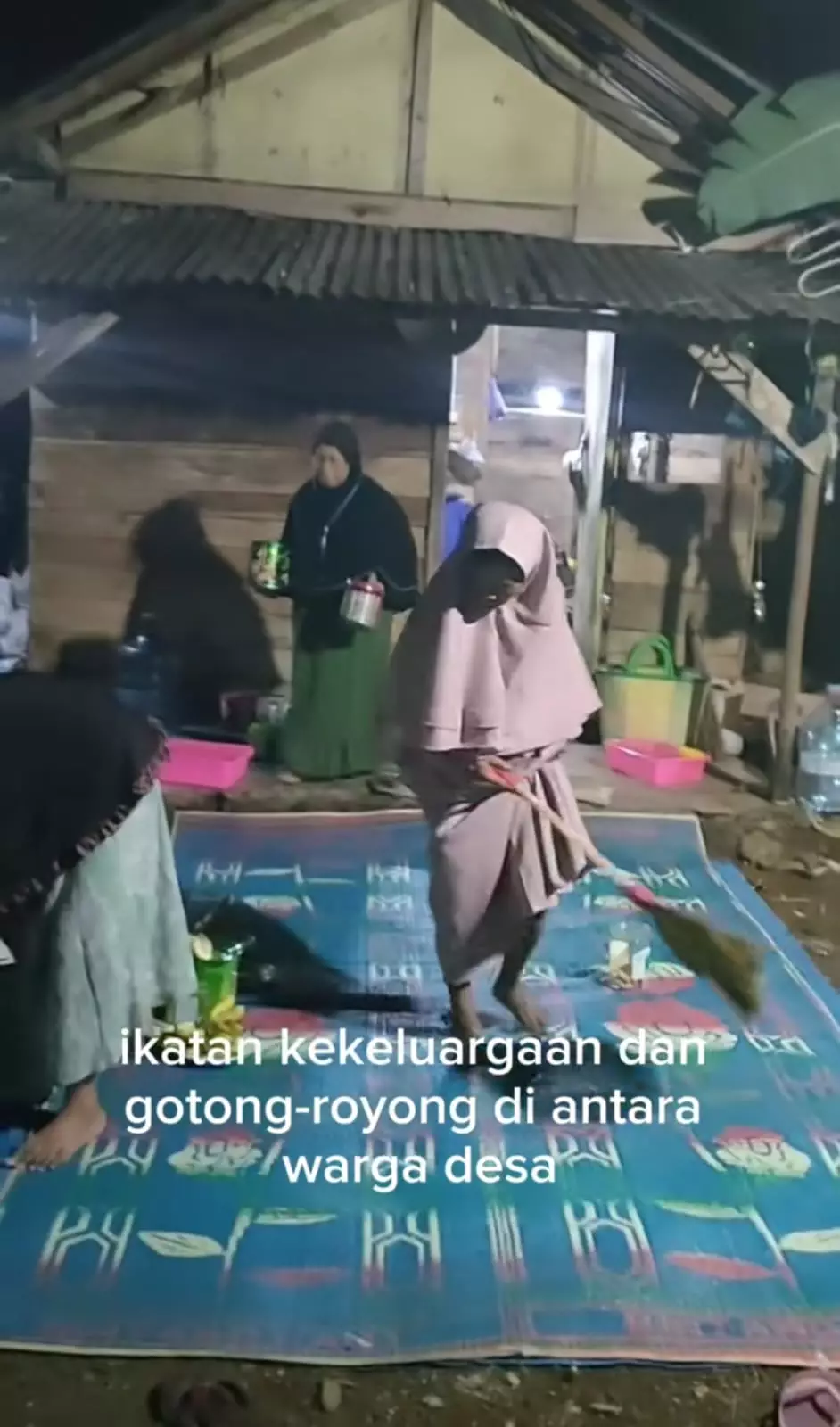 rumah mak sombret di renovasi © TikTok