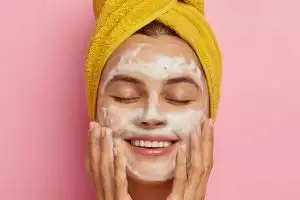 10 Rekomendasi gel facial wash untuk anak sekolah harga di bawah Rp 50 ribu, cocok buat kulit sensitif