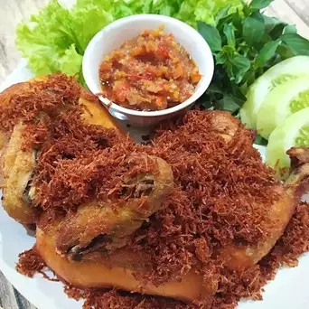 11 Resep ayam serundeng kelapa ala rumahan, praktis, enak, dan bikin nambah nasi