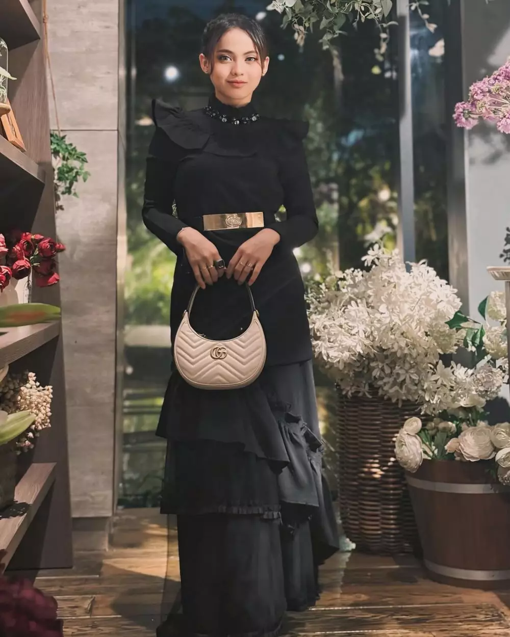 gaya putri isnari hadiri kondangan © instagram gaya putri isnari hadiri kondangan © instagram