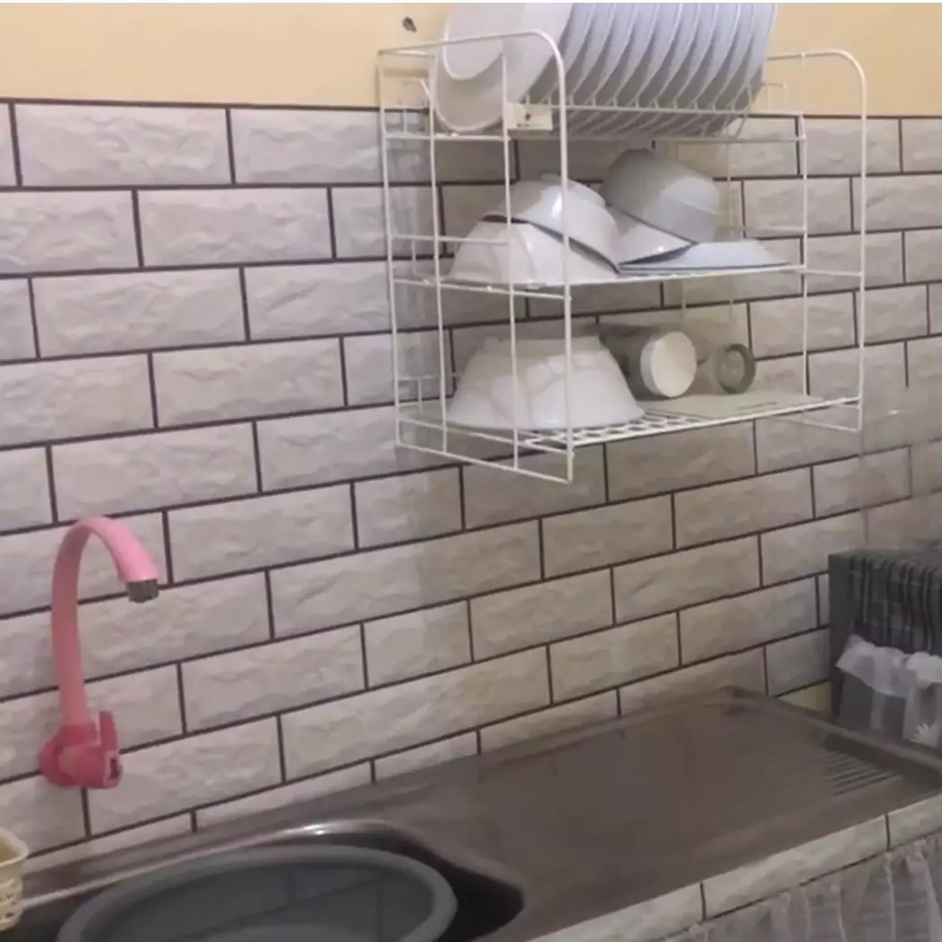 Cara makeover dapur kontrakan kumuh jadi estetik ini trik simpelnya layak ditiru, fix idaman emak-emak