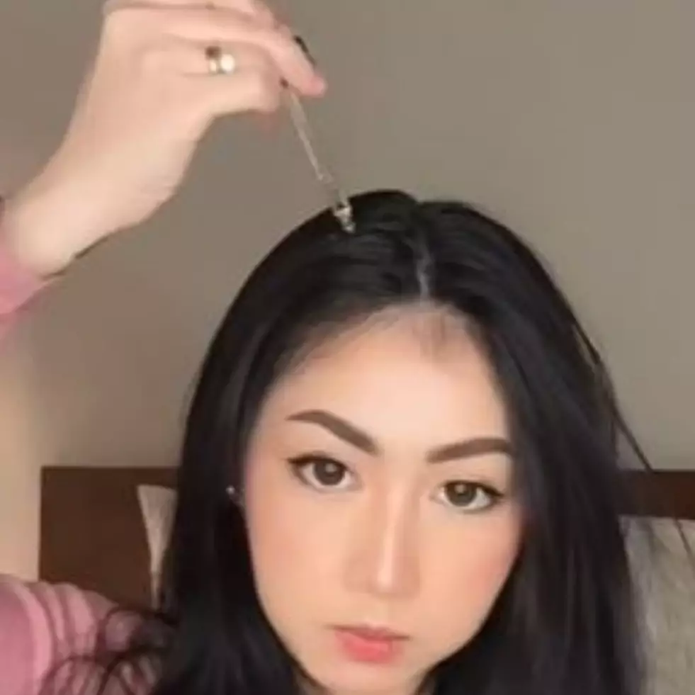 Sama-sama dibanderol harga Rp 69 ribu, ini battle review 2 minyak kemiri yang bisa suburkan rambut