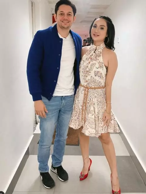 Tengku Dewi tunda cerai © Instagram