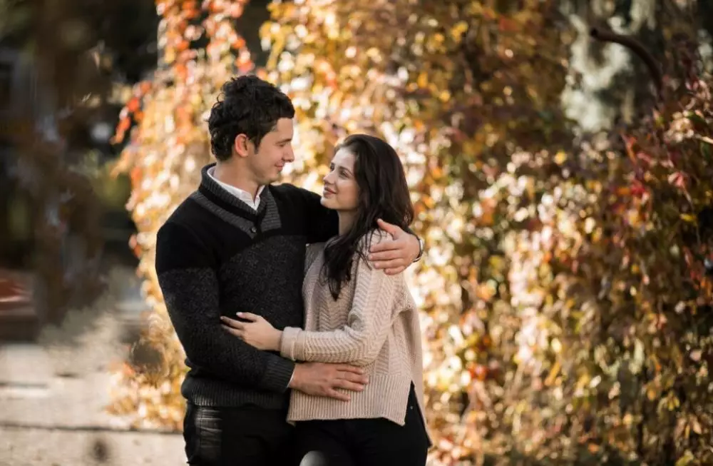 Pantun buat pacar yang romantis dan lucu freepik.com