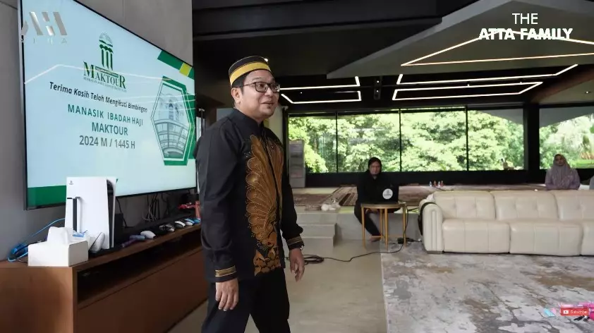 pelepasan haji Aurel dan Atta © YouTube