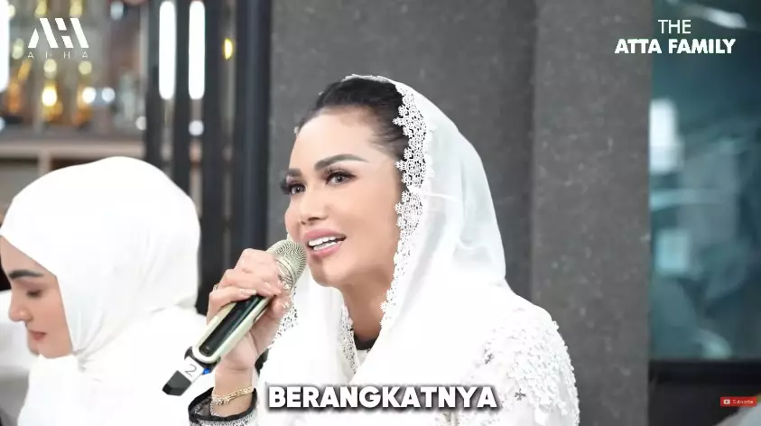 pelepasan haji Aurel dan Atta © YouTube