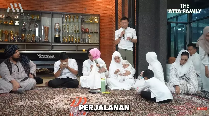 pelepasan haji Aurel dan Atta © YouTube