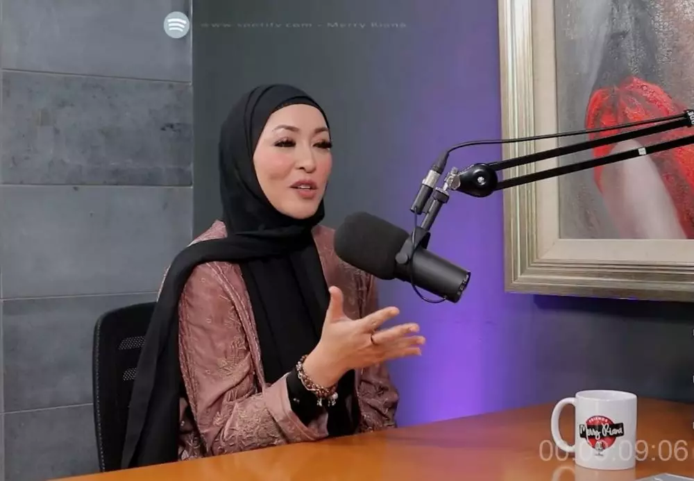 angelina sondakh jualan kue berbagai sumber