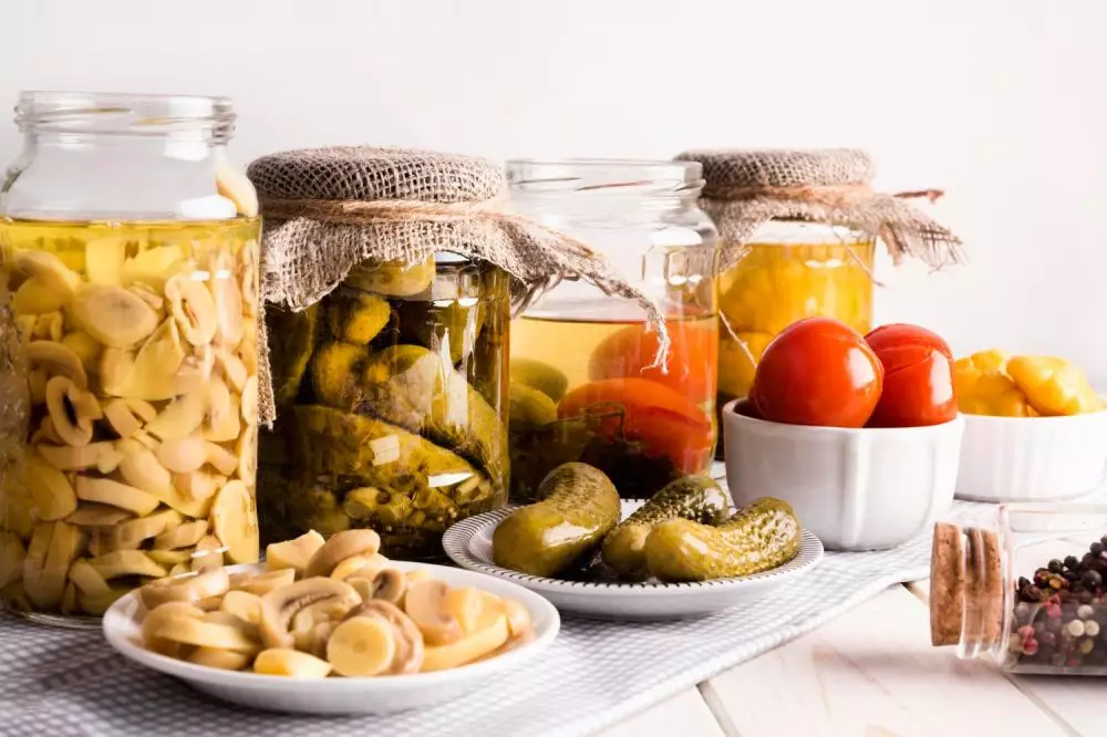 10 Makanan yang berpotensi memicu kanker serviks pada wanita © 2024 berbagai sumber