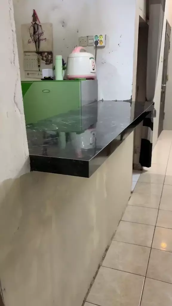 ubah dinding jadi mini bar © 2024 TikTok