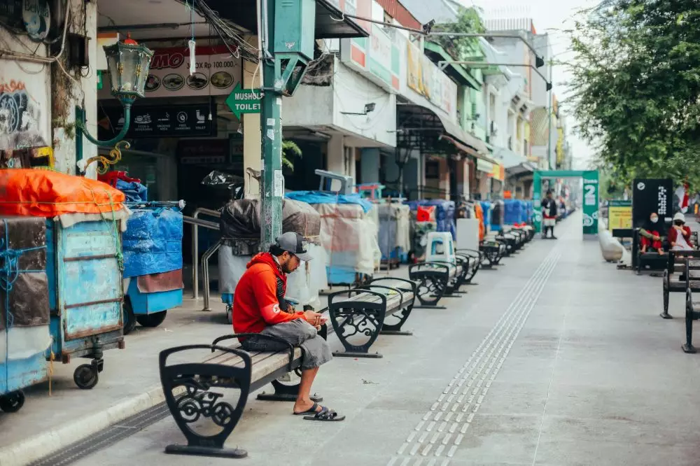 cara belanja murah ala wisatawan lokal di Malioboro © 2024 Unsplash.com