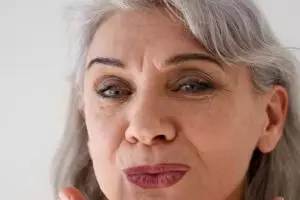 Tak perlu beli masker antiaging, ini trik kencangkan kerutan wajah pakai susu dicampur 1 jenis minuman