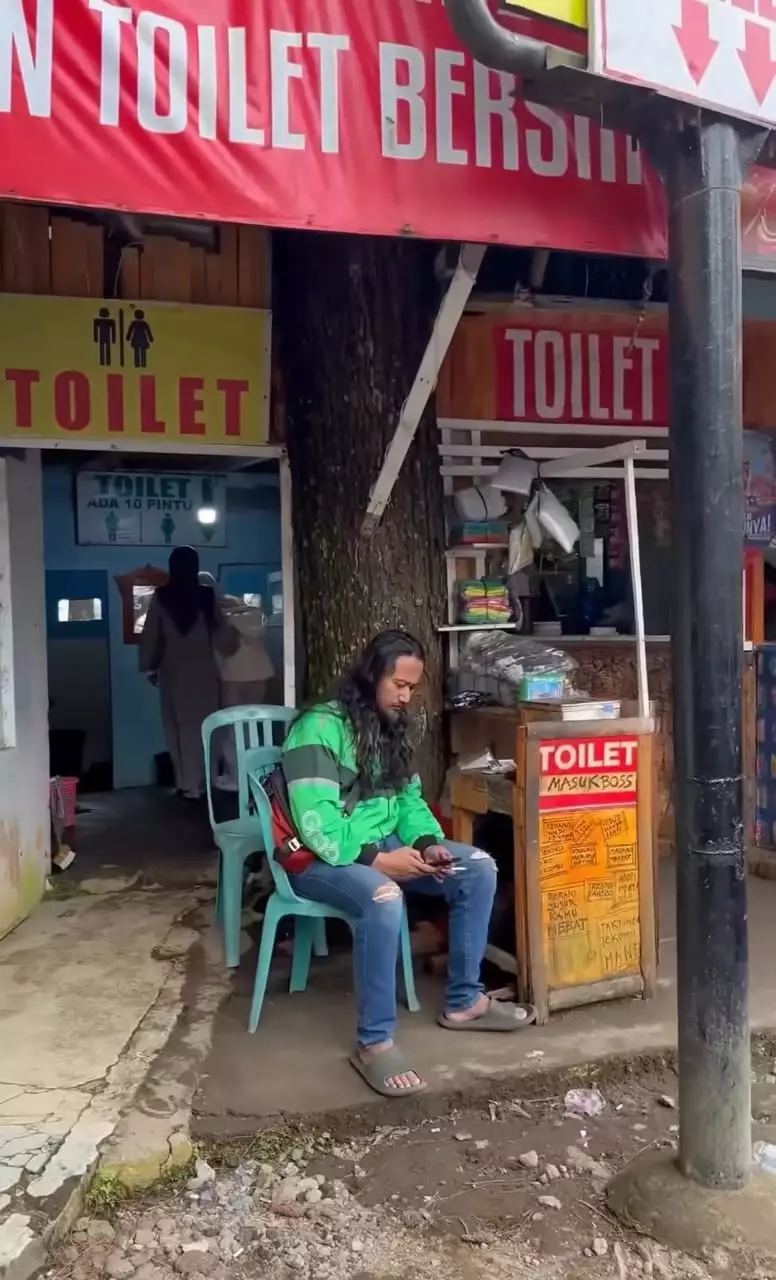 ojol dan badut jadi intel © Instagram